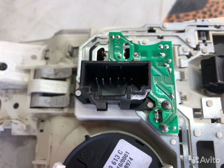 Плафон подсветки салона Volkswagen Passat 6 CBB