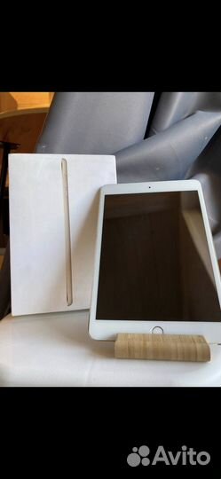 Планшет iPad mini 3