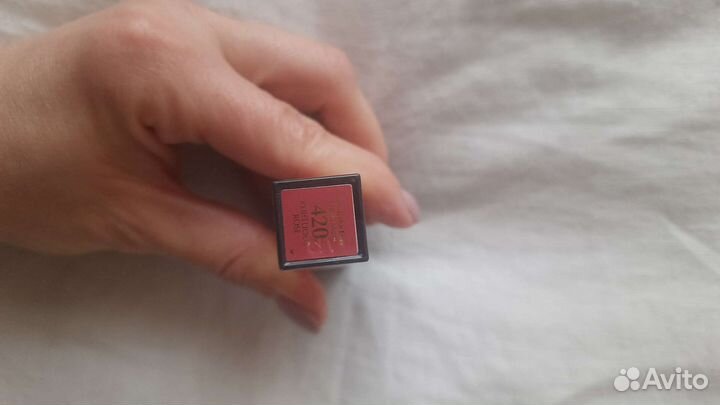 Estee lauder Rebellious rose помада