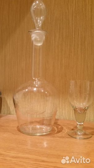 Графин и рюмка