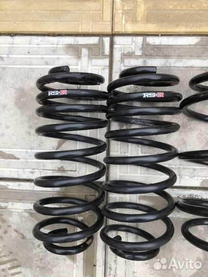 Японские пружины RS*R с занижением на короллу 150
