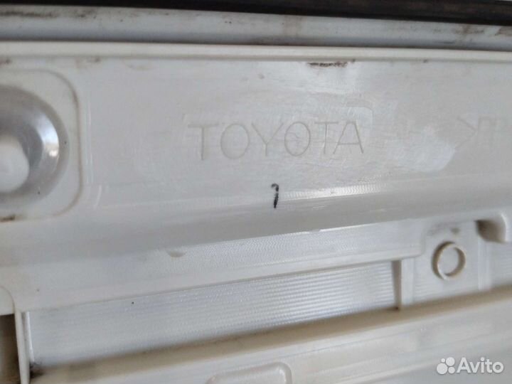 Молдинг передней R двери Lc 200 белый жемчуг идеал