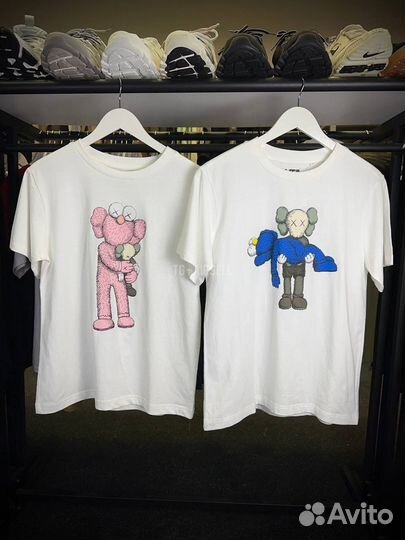 Футболка uniqlo x kaws