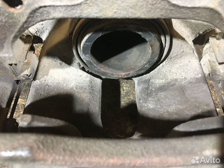 Суппорт передний правый Mercedes-Benz C W204