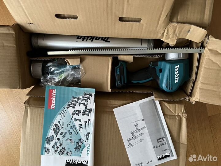 Пистолет для герметика Makita DCG180ZB 18 V