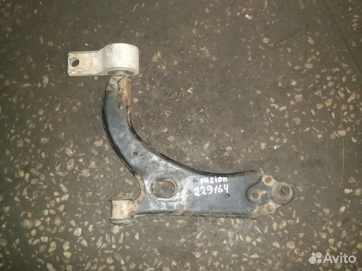 Рычаг подвески передний левый