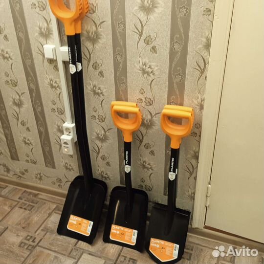 Лопаты Fiskars и Plantic