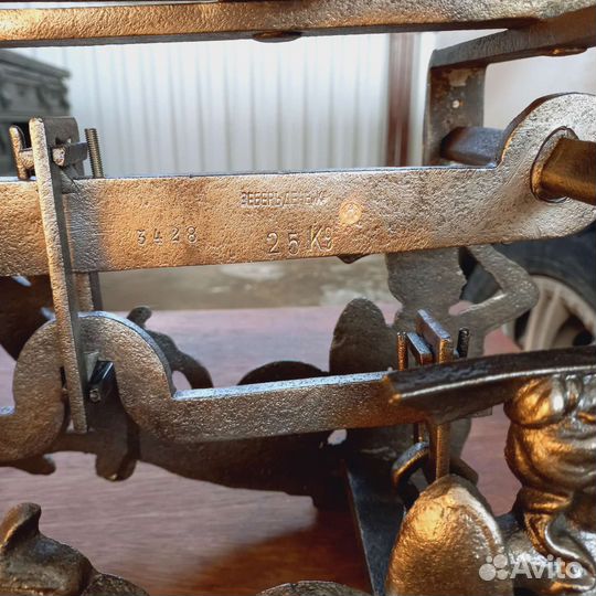 Весы старинные чугунные