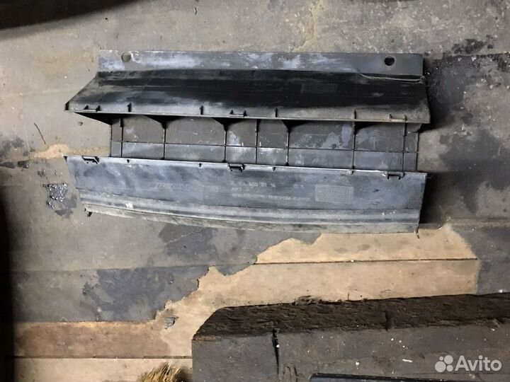 Дефлектор радиатора Мерседес мл 164 6.3 амг