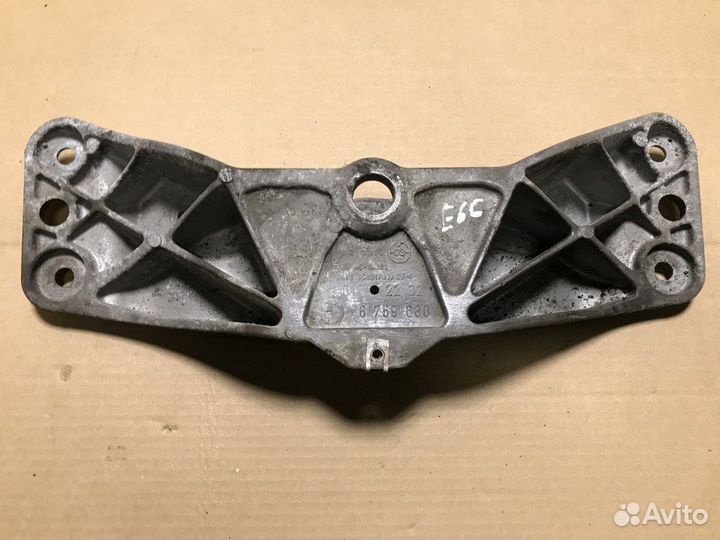 22326759680 Опора кпп BMW E65