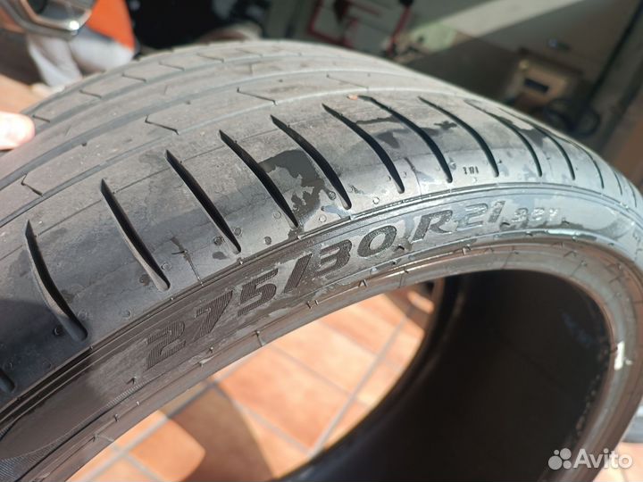 Pirelli P Zero Luxury Saloon 245/35 R21 и 275/30 R21 98Y