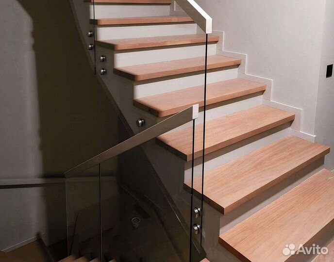 Стеклянные ограждения лестницы от производителя