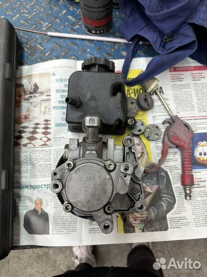 Насос гидроуселител на mercedes LH2110069