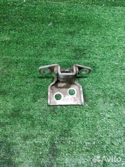 Петля двери Renault Logan