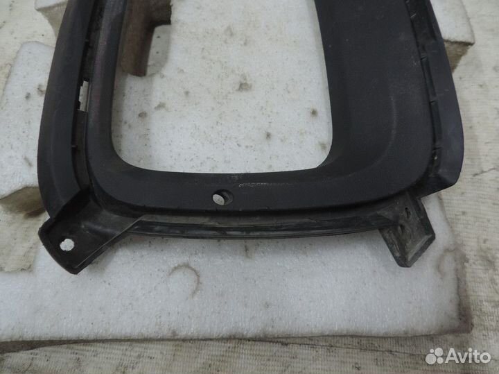 Рамка противотуманой фары правая Kia Sorento 2012