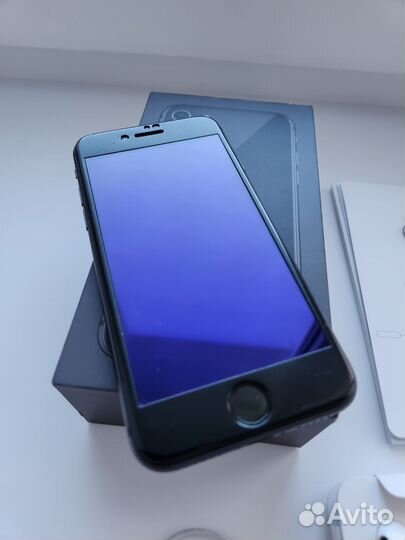iPhone 8, 64 ГБ