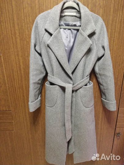 Продаю женское пальто 40-42 размера