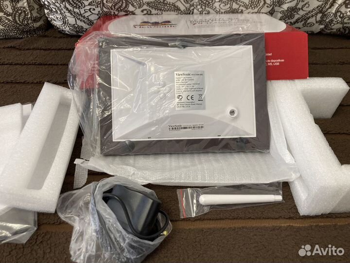 Цифровая фоторамка ViewSonic vfa770w-30E