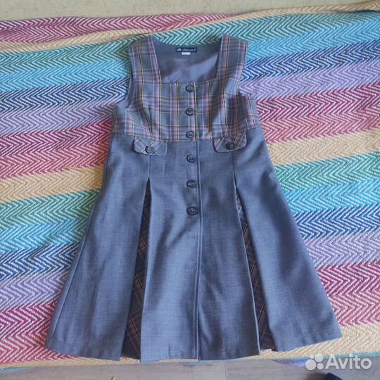 Сарафан, брюки, юбка с жилетом, галстук