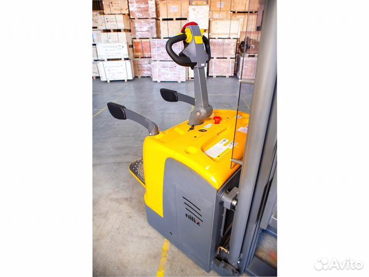 Штабелёр электрический самоходный с площадкой