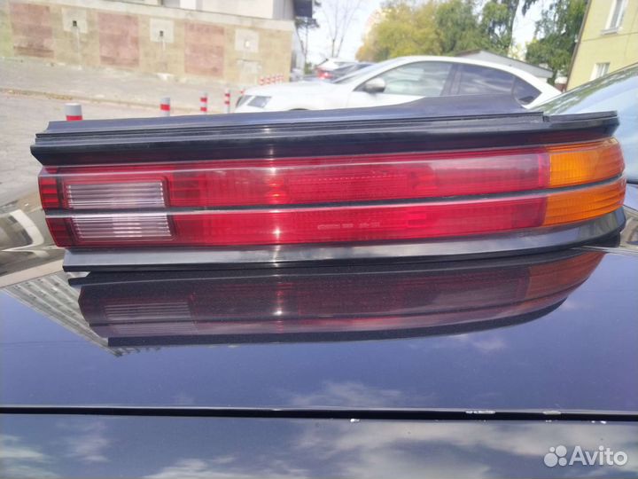 Фонарь задний правый Toyota mark 2 90