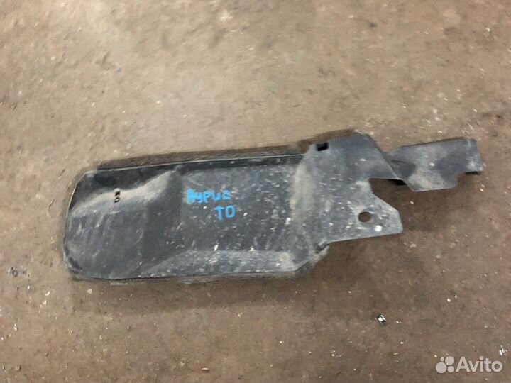 Toyota auris пыльник
