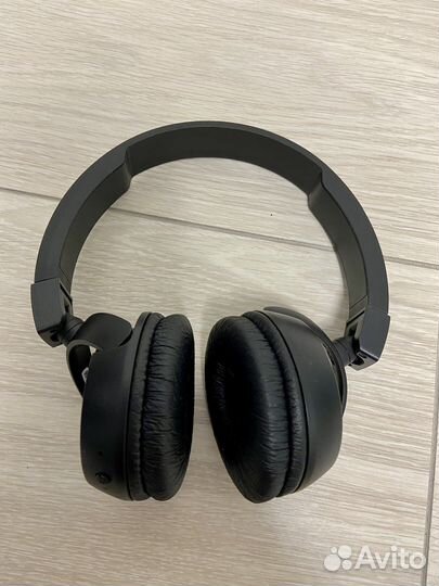 Беспроводные наушники JBL