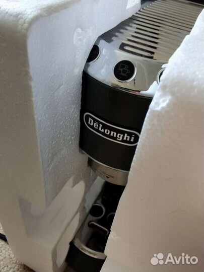 Кофеварка Delonghi dedica