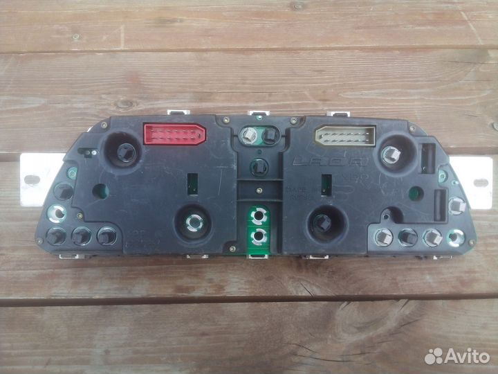 Щиток приборов ваз -2110, 2114 с дефектом
