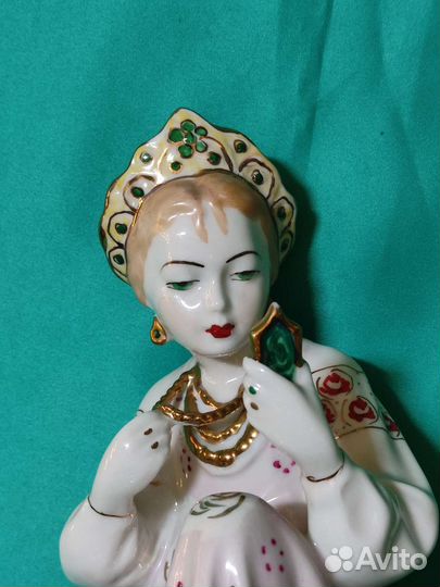 Фарфоровая Статуэтка 