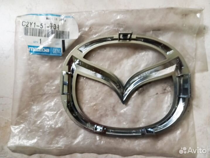Эмблема передняя C2Y151731 Mazda