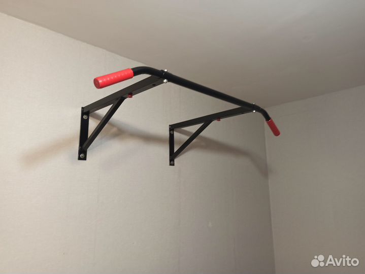 Турник настенный