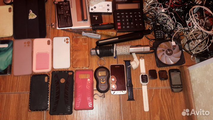 Много наушников и прочее вместе