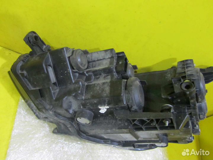 Фара правая Volkswagen Passat