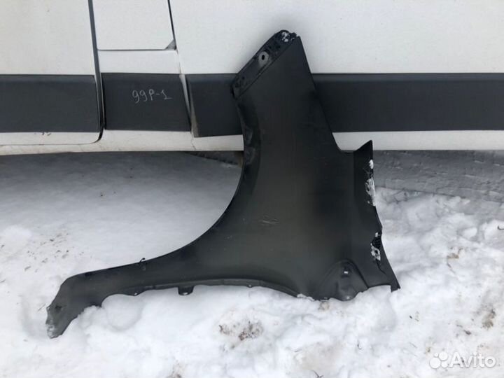 Крыло переднее правое Toyota Vitz