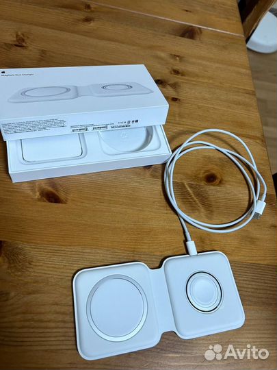 Беспроводное зарядное устройство Apple MagSafe