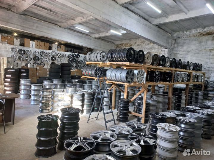 Yokohama AVS Decibel V550 215/55 R16