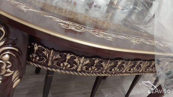 Стол со стульями