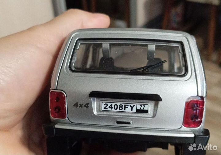 Ваз 2121 LADA niva 1:18 новая