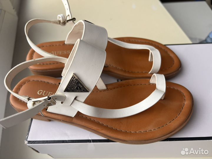 Сандалии guess