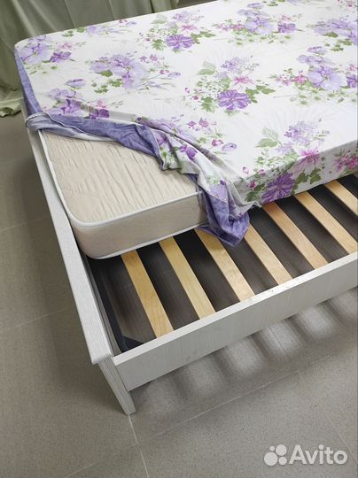 Кровать с матрасом бу