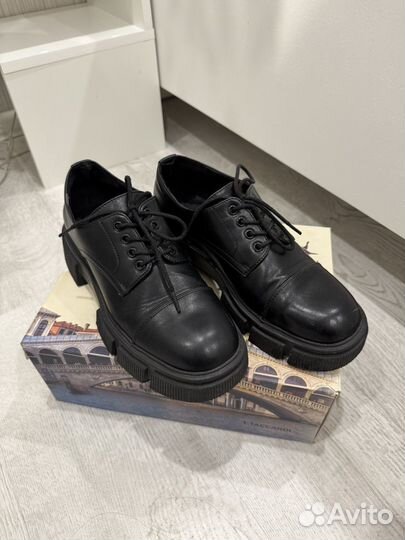 Лоферы женские