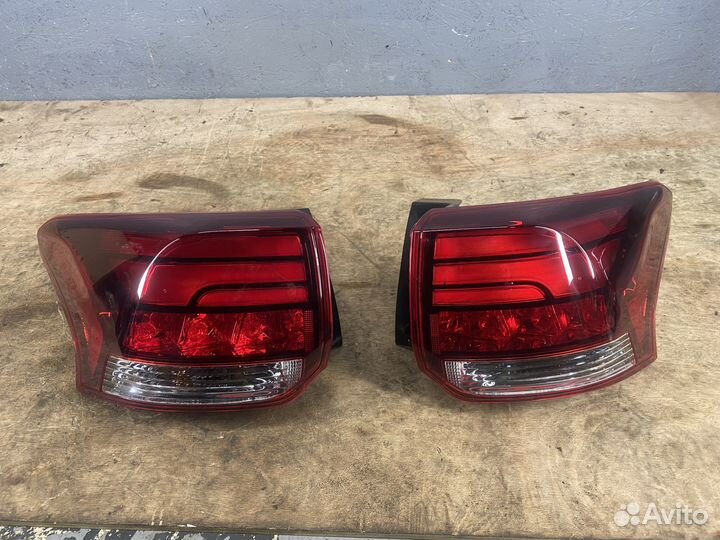 Фонарь внешней левый правый Mitsubishi Outlander 3