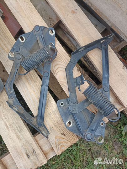 Петли капота газ Волга