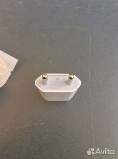 Провод Lighting и сетевое зарядное iPhone iPad