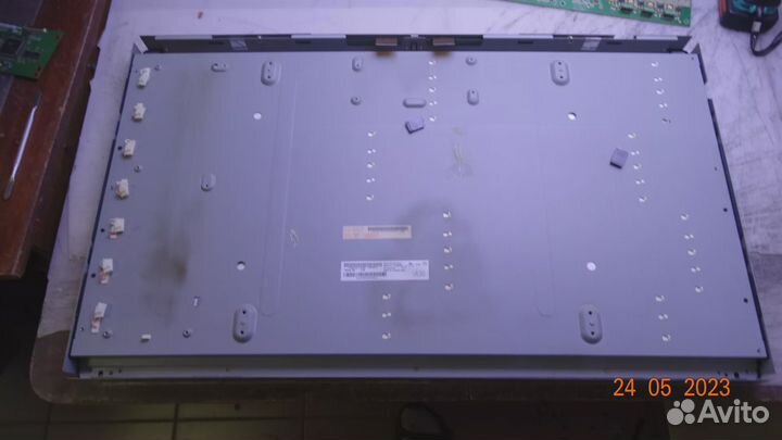 T315XW02 V.C. Менялись лампы. Есть засвет