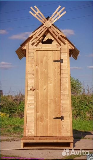 Дачный туалет деревянный
