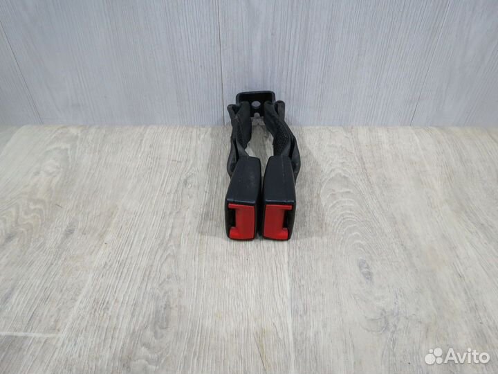 Ответная часть ремня безопасности Volkswagen Polo