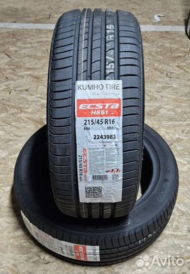 Sonix Prime UHP 08 215/45 R16 90V