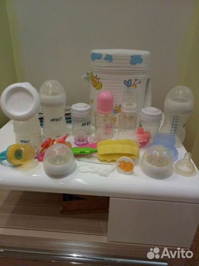 Бутылочки, молокоотсос ручной и всё для кормления